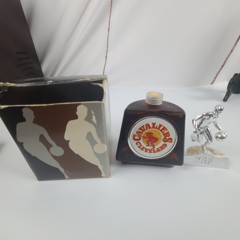Avon NBA Vintage Decanter Wild Country After Shave Cleveland Cavaliers 6 Fl oz‎